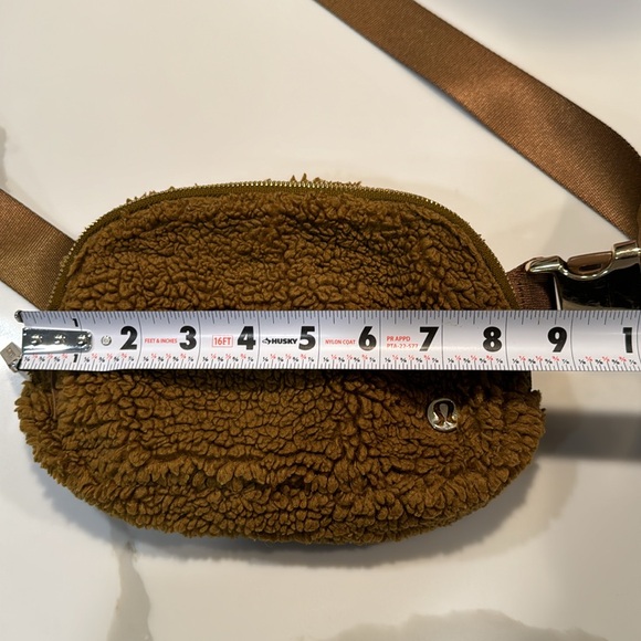 Lululemon Brown Sherpa Everywhere Belt Bag - Picture 9 of 10